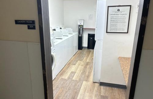 Downtown Honolulu Apartment | Downtown 2BR Huge Patio Free parking WiFi