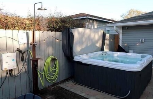 Wilmington House | Downtown 3BR Gem - Hot Tub - Covered Parking - Fenced Yard