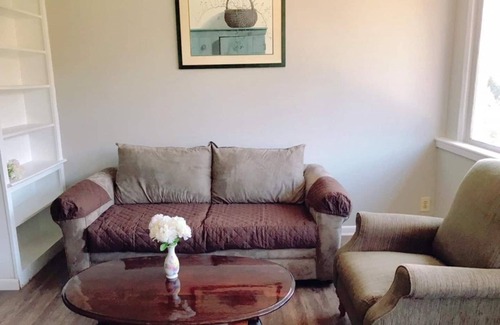 Greensboro Apartment | Downtown Apartment conveniently located to all!