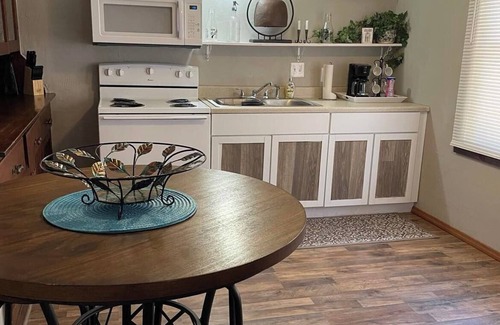 Guthrie Apartment | Downtown Apt. Wi-FI. Pets OK!