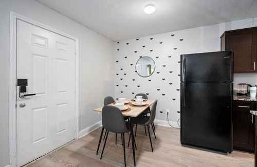 Hyde Park Apartment | Downtown Austin Launchpad w/King Bed, Parking & Easy Event Access!