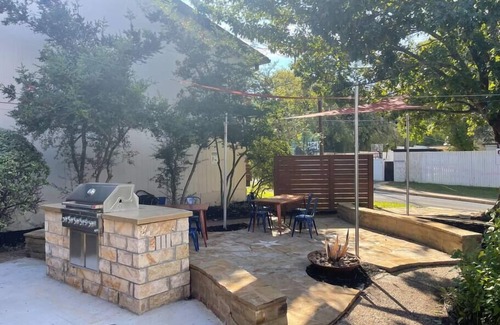West Campus Apartment | Downtown Austin & UT Vibes, All In One!