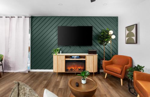 South Lamar Apartment | Downtown Austin - Workspace, Near SoCo 2BR