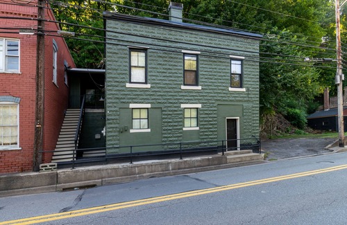 Bellefonte House | Downtown Bellefonte Modern Loft- 9 miles to PSU