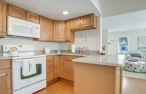 Berlin Condo | Downtown Berlin Condo ~ 10 Mi to Ocean City Beach!