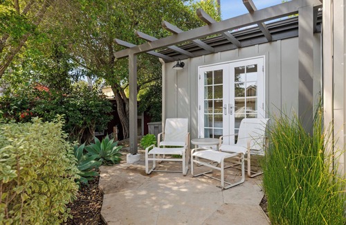 Laguna Cottage | Downtown but secluded cottage