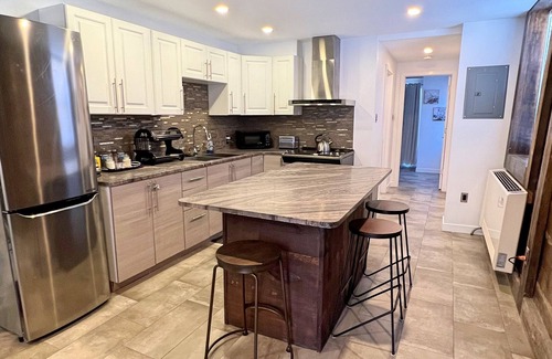 Lowertown Apartment | Downtown-Byward Market Stylish Apt +1 Free Parking