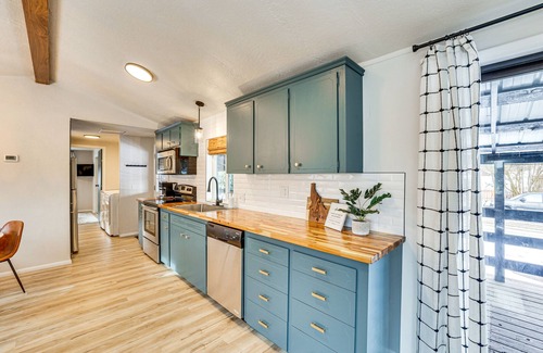 Cascade House | Downtown Cascade Vacation Rental < 1 Mi to Lake!