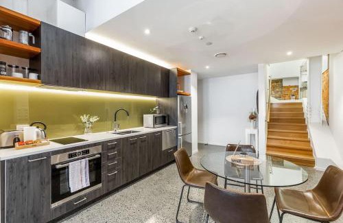 Auckland Central Business District Apartment | Downtown CBD Apt - Central Walkable by Zodiak Stays