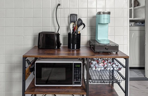 Buffalo Apartment | Downtown Central Clean Apartment With Game Console
