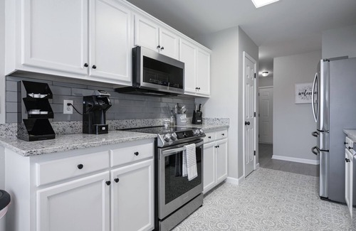 Cartersville House | Downtown Charm: Pet-Friendly 4BR Bright Open House