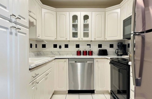 Downtown Atlanta Condo | Downtown City View Renovated 2 Beds Free Parking
