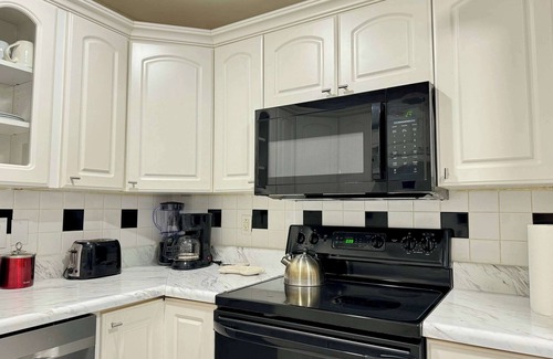 Downtown Atlanta Condo | Downtown City View Renovated 2 Beds Free Parking