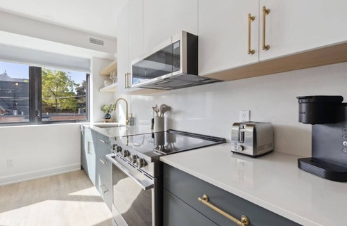 Collingwood Condo | Downtown Collingwood Design Condo for 4 - 146 Hurontario Unit 5