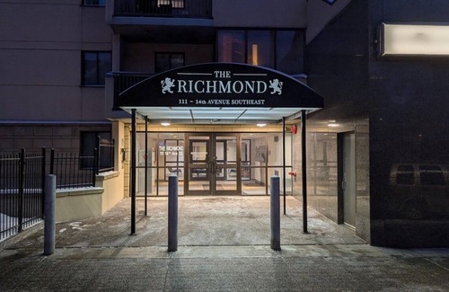 Beltline Condo | Downtown Condo/Free Parking/walk to BMO & Stampede