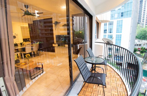 Bukit Bintang Apartment | Downtown Condo KL For 9~18 Pax, Walk to Nightlife, MRT, KL Tower & Pavillion