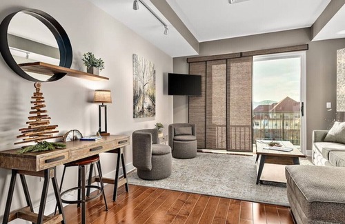 South French Broad Condo | Downtown Condo with Stunning Mountain Views