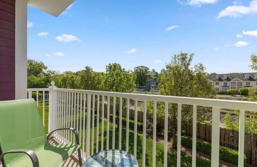 New Buffalo Condo | Downtown Condo with w/2 pools & Gym - Beach, Shops & Restaurants | Lake Time