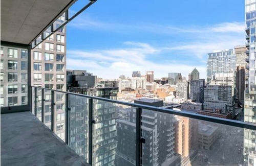Griffintown Condo | DOWNTOWN CORNER UNIT WITH VIEW WALKING DISTANCE TO EVERYTHING (30FT BALCONY)