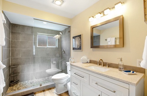 Gig Harbor Cottage | Downtown cottage with yard, deck, grill, sunroom, & WiFi - walk to town