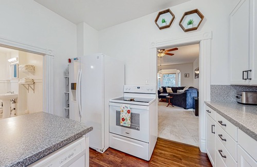 The Dalles House | Downtown cottage with furnished porch, video games, central AC, & W/D