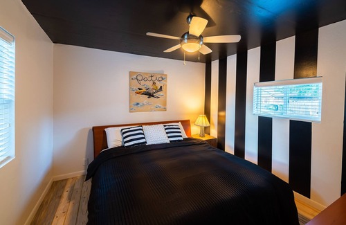 Southside Cottage | Downtown Cozy Condo- Walk to Best Diners, Breweries, NAU, Historic Flagstaff!
