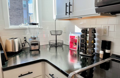 Downtown Dayton House | Downtown Dayton townhouse with private garage AND rooftop patio!