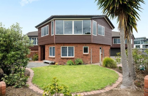 Mount Maunganui House | Downtown Delight in Mt Maunganui