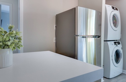 Downtown House | Downtown Delight - Stylish Private Walk to City Center