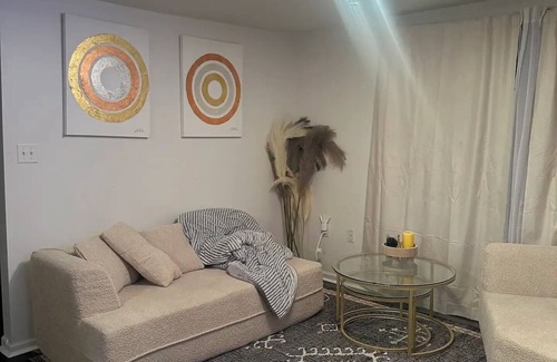 Carlisle House | Downtown Delight