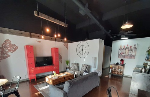 Demorest Apartment | Downtown Demorest Industrial Modern Studio Apartment short walk to Piedmont Col
