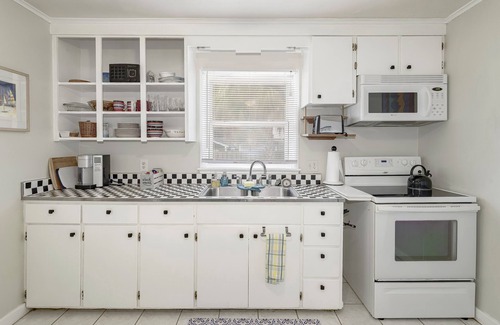 Downtown Dunedin Cottage | Downtown Dunedin Keylime Cottages 4, right in Downtown Dunedin