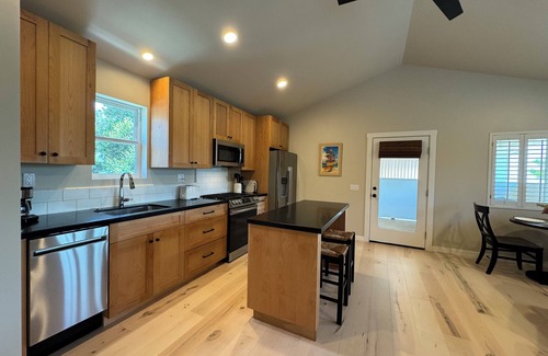 Oak Park Apartment | Downtown Easy