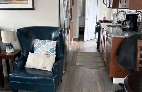 Sanford Boat Rental | Downtown Floating Bungalow Historic Sanford Lake Monroe Marina