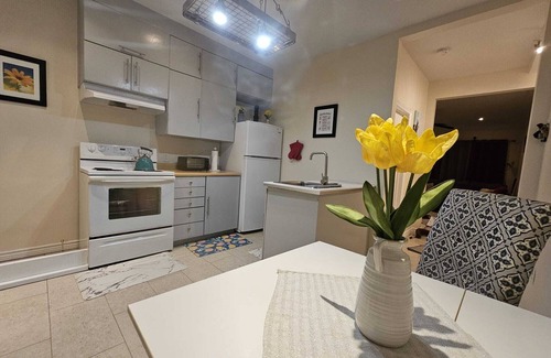 Landsdale House | Downtown Hamilton Ruby Red Stay.
