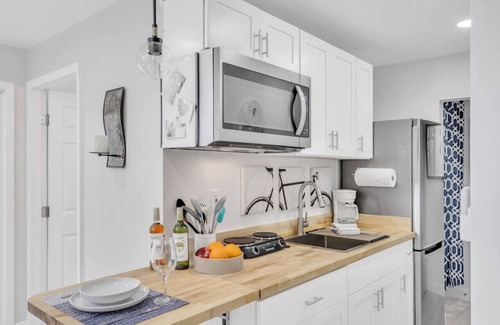 Central Sarasota Apartment | Downtown Haven, Siesta 8 mi, Lido 4 mi, walk to DT