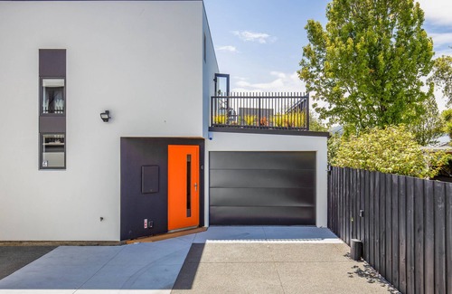 Linwood Cottage | DOWNTOWN HIDEAWAY, family friendly, with a garden in Christchurch