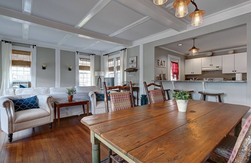 Highlands Apartment | Downtown Highlands - Walk Everywhere