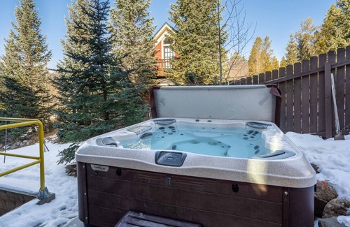 Weisshorn House | Downtown Home w/Mountain Views + Hot Tub + Ski Shuttle - Raven's Call Chalet