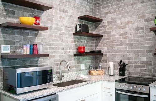 Eureka Springs Historic District House | Downtown+HotTub+Wifi+FreeParking Entire Building @151 Spring