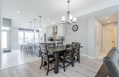 Belleville House | Downtown House 3BDR 2Bath BBQ HDTV Wi-Fi Balcony Sleeps up to 6