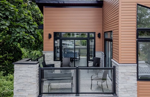 Belleville House | Downtown House 3BDR 2Bath BBQ HDTV Wi-Fi Balcony Sleeps up to 6