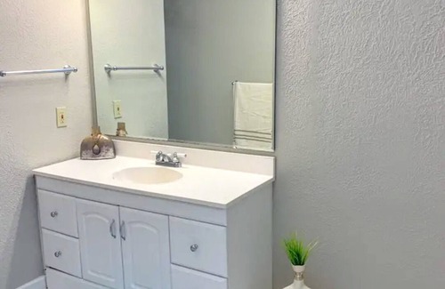 Kokomo Condo | Downtown Hub Spot apartment!