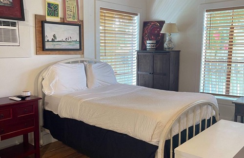 Freetown - Port Rico Apartment | Downtown Lafayette Gem: Stylish 1BR Apartment!