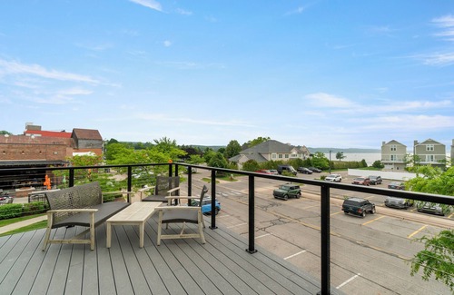 Boyne City Condo | Downtown Loft + 45’ Slip – Walk to Lake & Dining