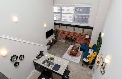 Downtown Des Moines Apartment | Downtown Loft Livin' | 2BD/2BR - Downtown DSM