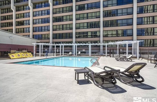 Downtown Reno Condo | Downtown Luxury Studio: Top Amenities – Gym, Parking, Pool, Hot Tub, Safety!