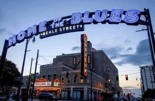 Downtown Memphis Apartment | Downtown Memphis Loft! Walking distance from Beale street! Garage parking!