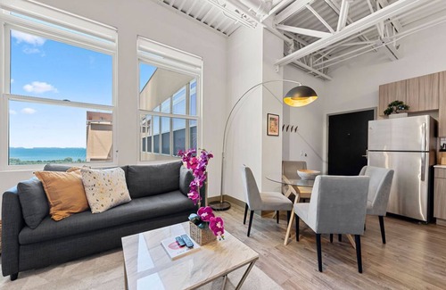 The Loop Condo | Downtown Mich Ave - 6 Penthouses, Sleep 25