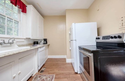 Columbus House | Downtown, Mins to Lakebottom Park-Our Midtown Nook
